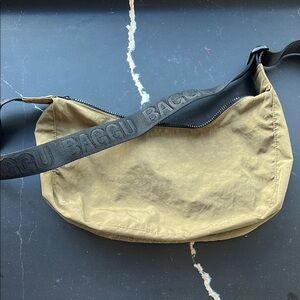 Baggu Medium Crescent Bag in Seaweed